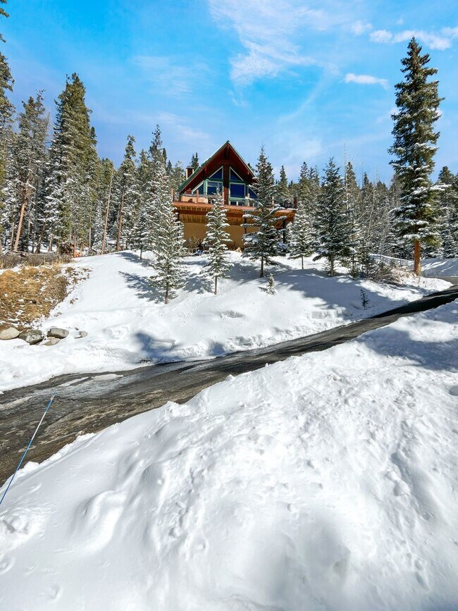 Building Photo - 1043 Range Rd