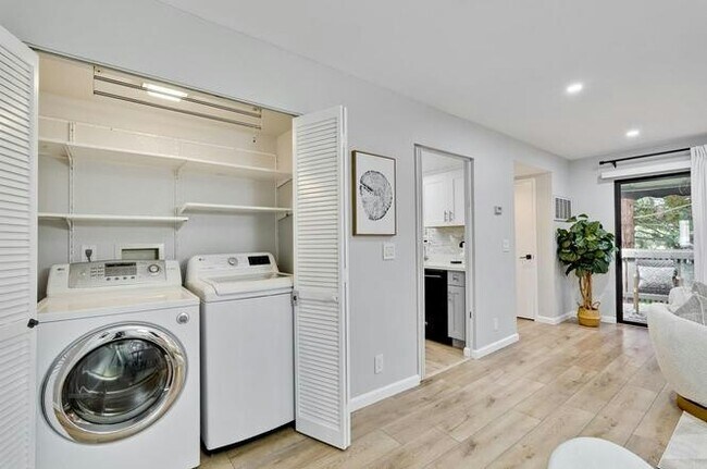 Building Photo - 716 San Conrado Terrace