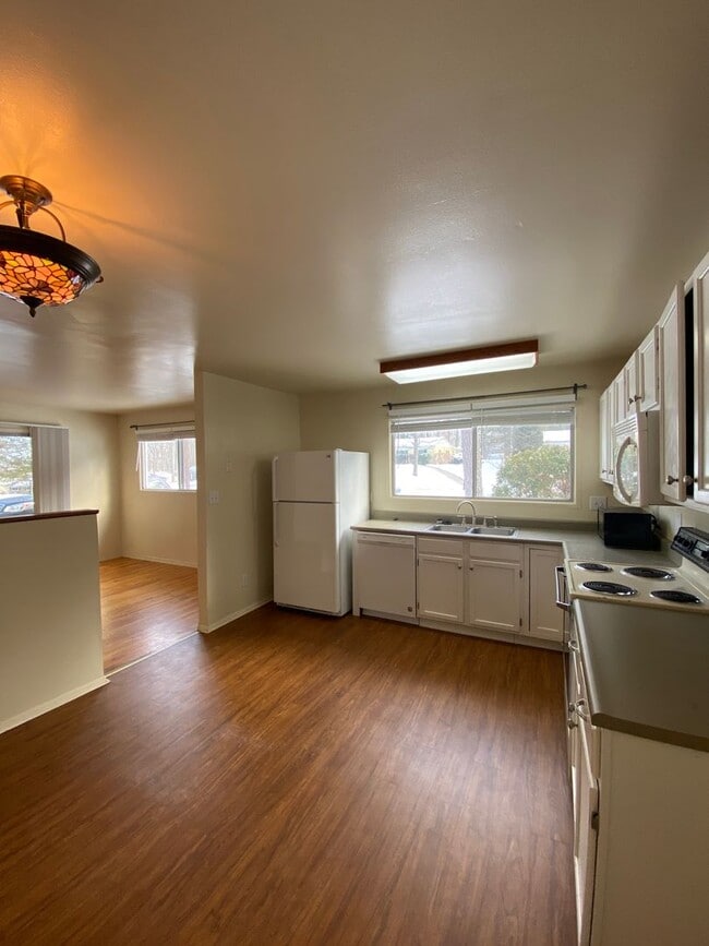 Building Photo - 1931 Fairwood Ln