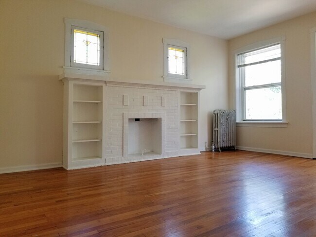 Building Photo - 2220 N St Louis Ave
