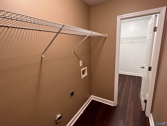 Building Photo - 110 Tudor Pl