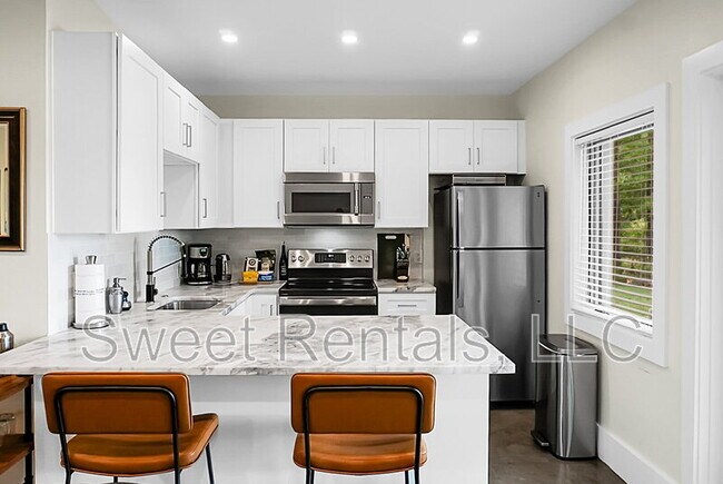 Building Photo - 665 Daniel Whaley Rd
