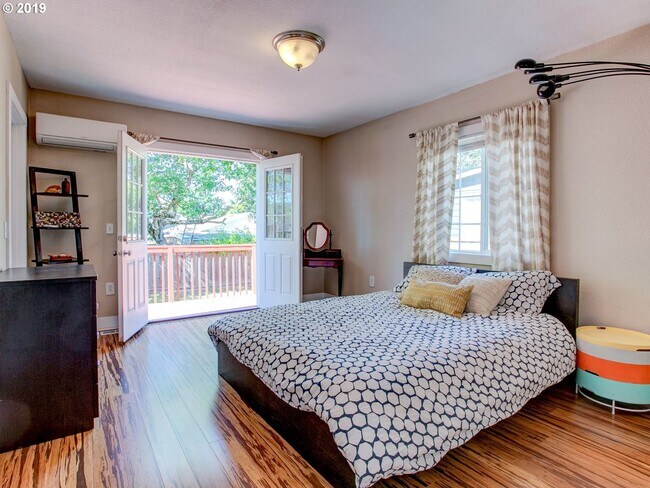 Building Photo - Great 2 Bed 2 Ba bungalow located in the P...