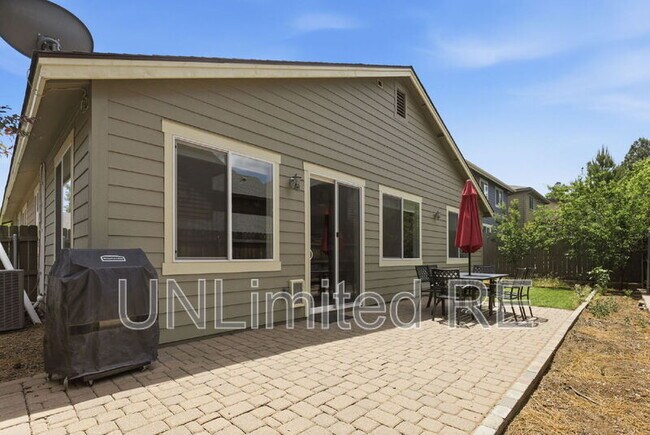 Building Photo - 2907 W Presidio Dr