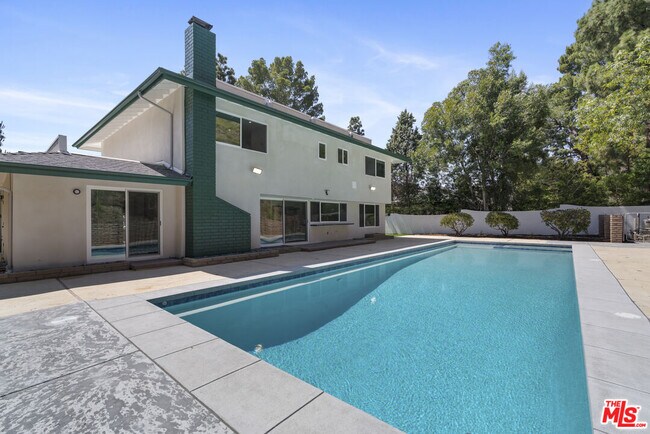 Building Photo - 3062 Arrowhead Dr