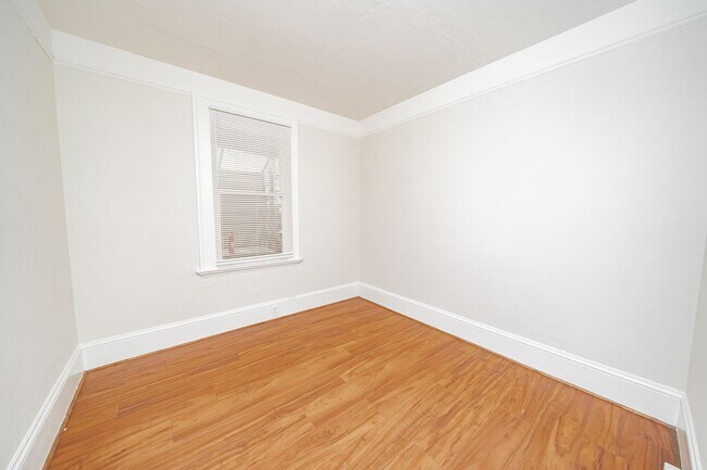Building Photo - 4056 Piedmont Ave