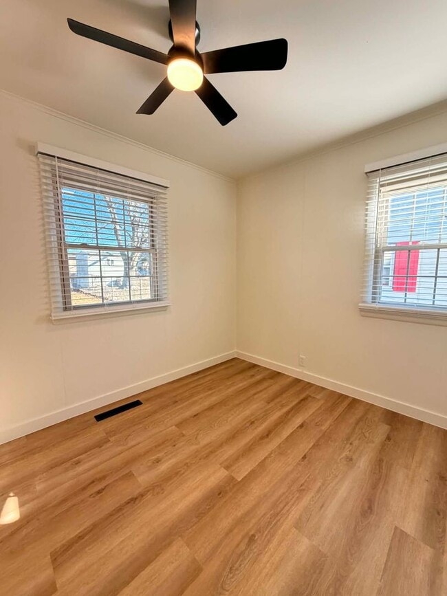 Building Photo - CUTE 3 BEDROOM / 2 BATHROOM HOUSE WITH FENCED IN YARD IN JOPLIN MO!!!