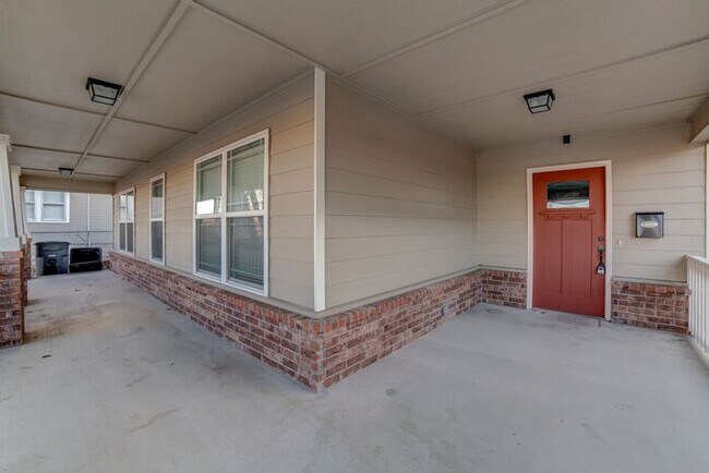 Building Photo - Bright & Modern 3BR Near TU & Cherry Stree...