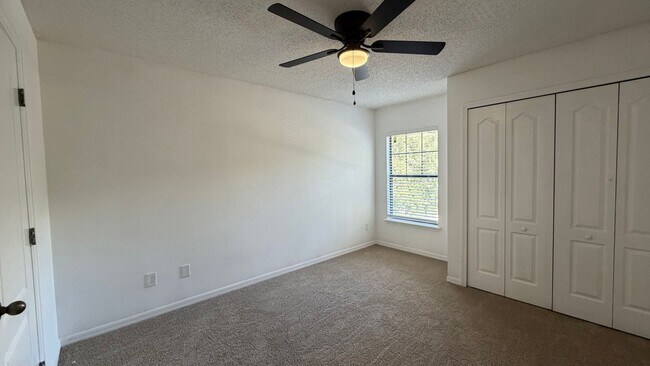 Building Photo - Spacious 3-Bed, 2.5-Bath Townhome in a Quiet Location!