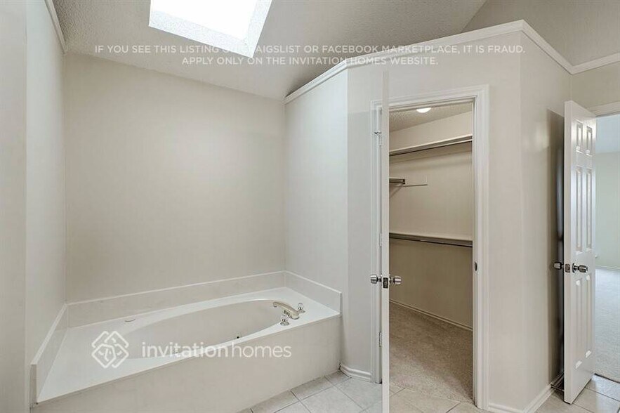 Building Photo - 2259 Meadowstone Dr