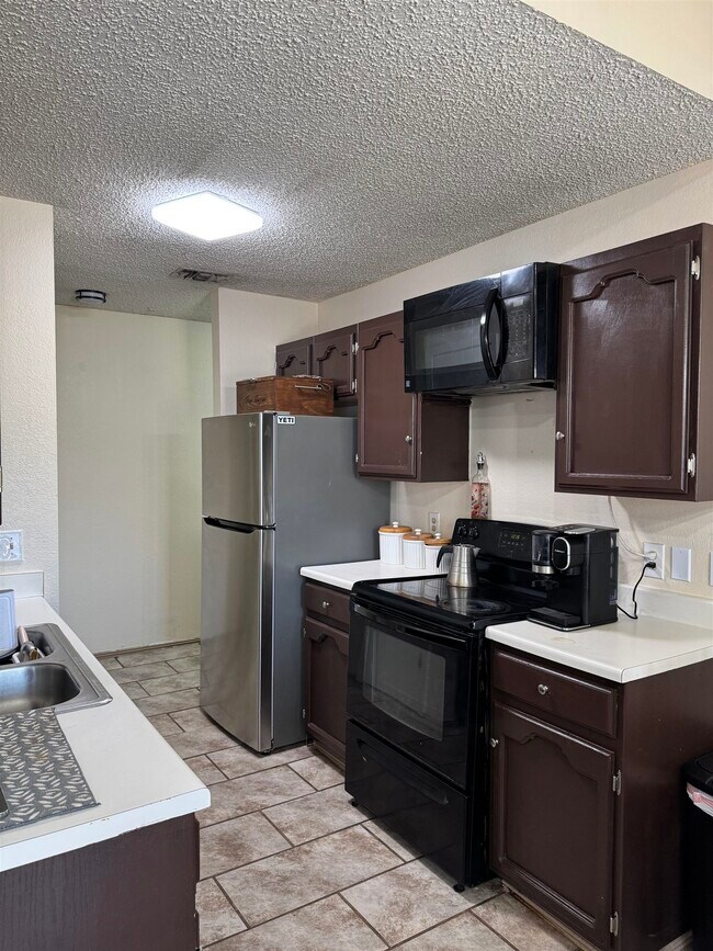 Building Photo - 605 Atlanta Dr