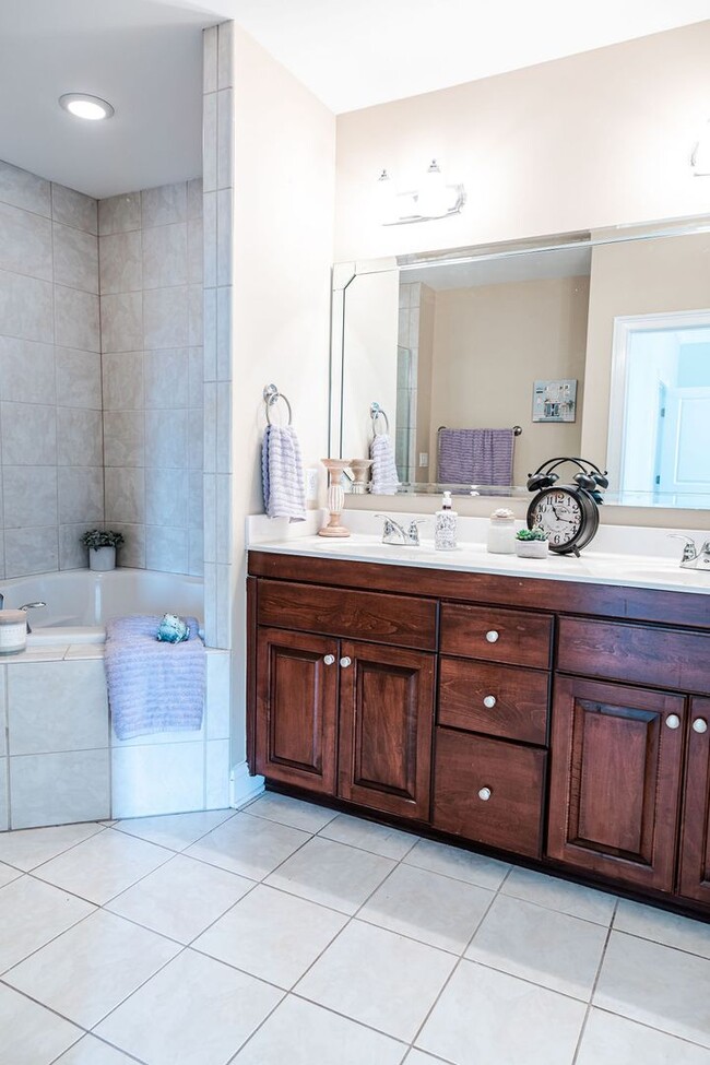 Building Photo - Luxurious Condo in Downtown Fayetteville