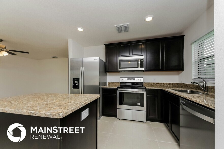 Building Photo - 1467 Swan Lake Cir