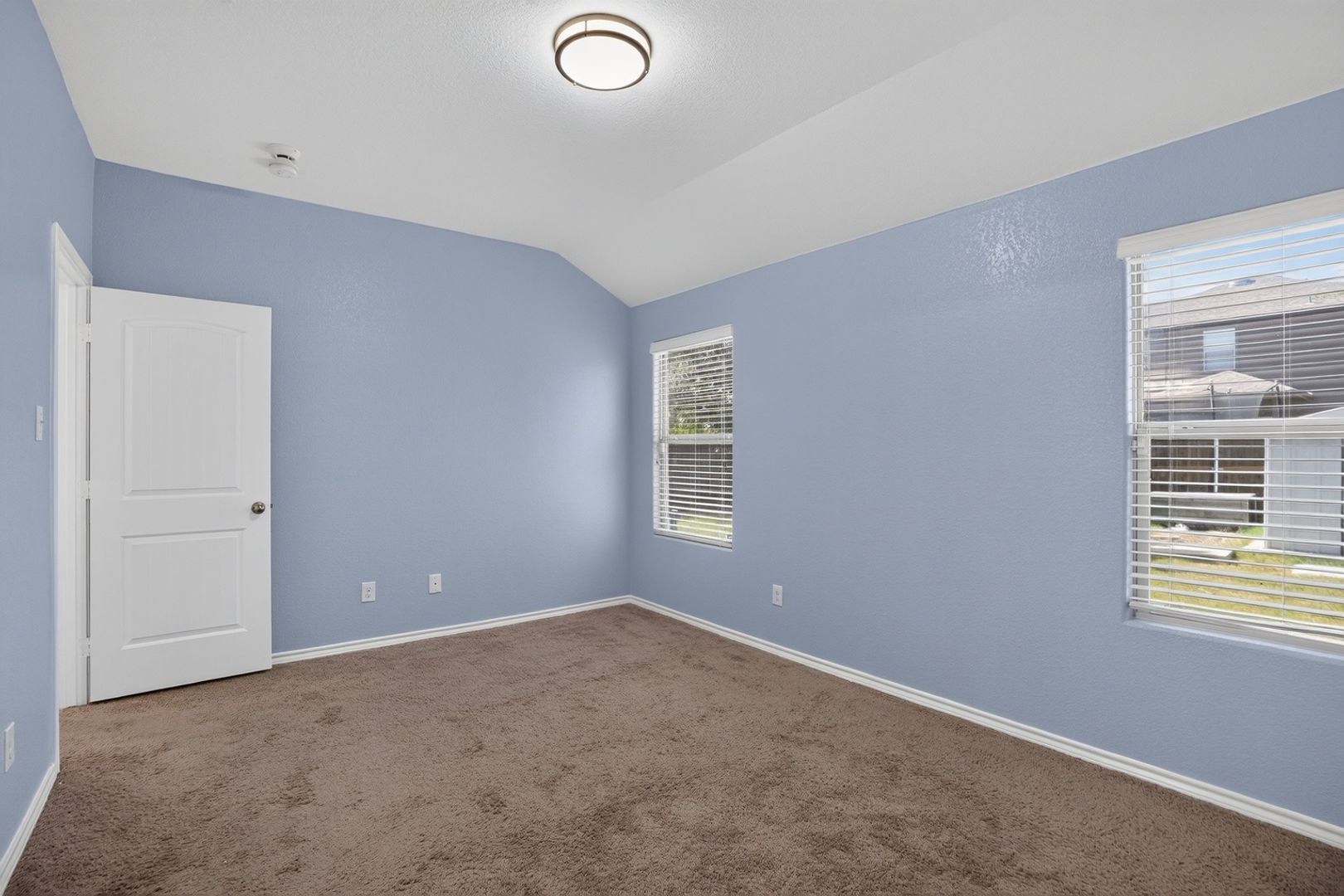 Building Photo - 633 River Rock Rd