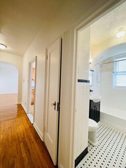 Building Photo - 81 Chestnut St