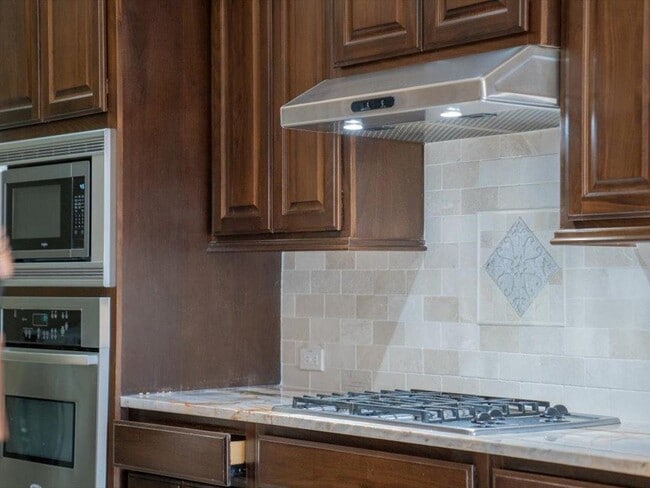 Building Photo - 26618 Camden Chase