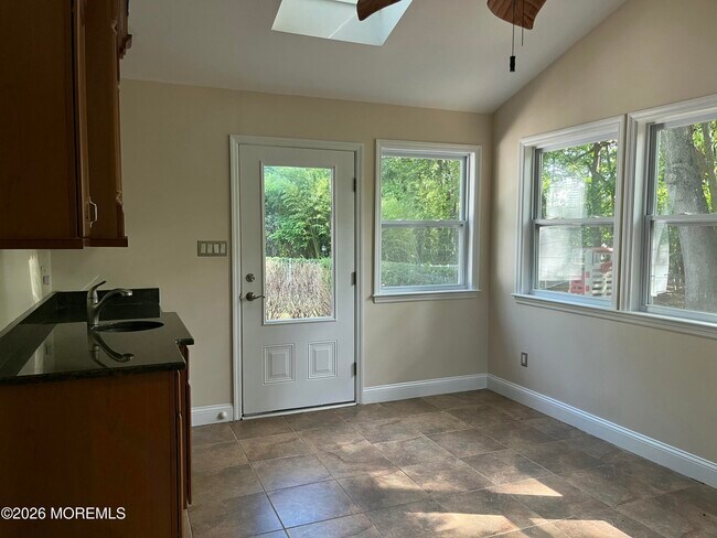 Building Photo - 12 Galewood Dr