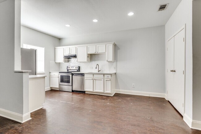 Building Photo - 3518 8th Ave
