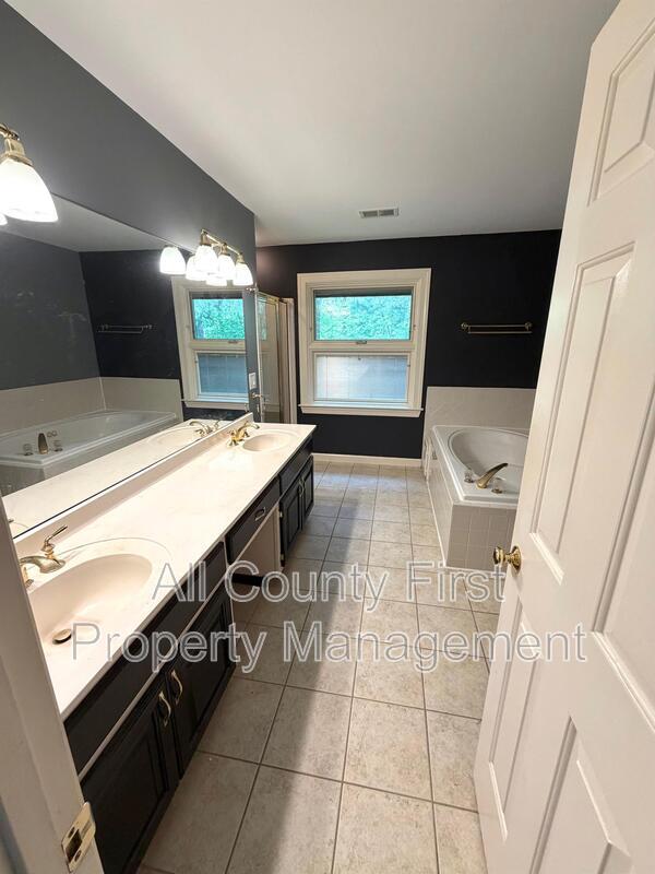 Building Photo - 2438 Kings Arms Dr