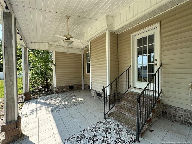 Building Photo - 1404 War Admiral Ct