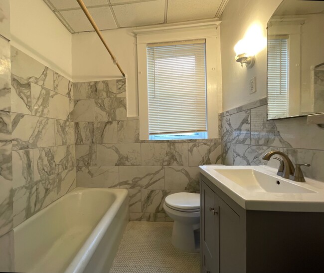 Bathroom - 4446 Floriss Pl