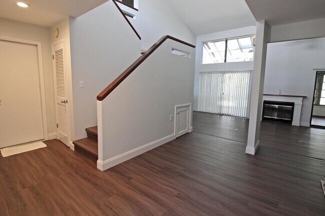 Building Photo - 3 Bedroom Townhouse in Gleneagles Community of Bluewater Bay!