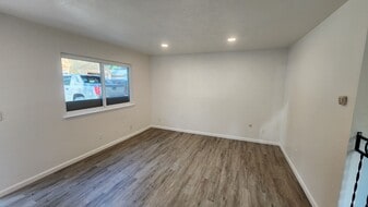 Building Photo - 579 James Ave