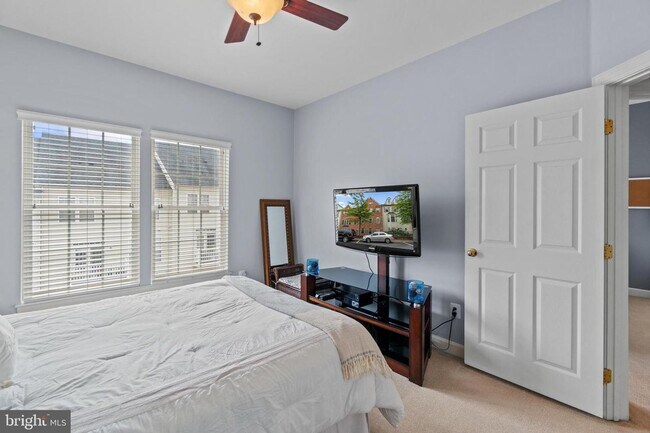 Building Photo - POTOMAC CLUB - SECONDS TO STONEBRIDGE