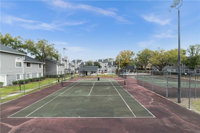 Building Photo - East Side 2 Bed 2 Bath Condo, Near Full Sa...