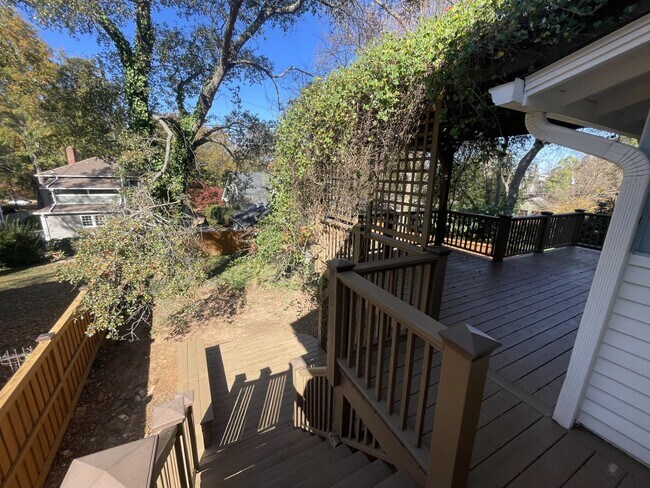 Building Photo - 4 Bd 3 Ba House