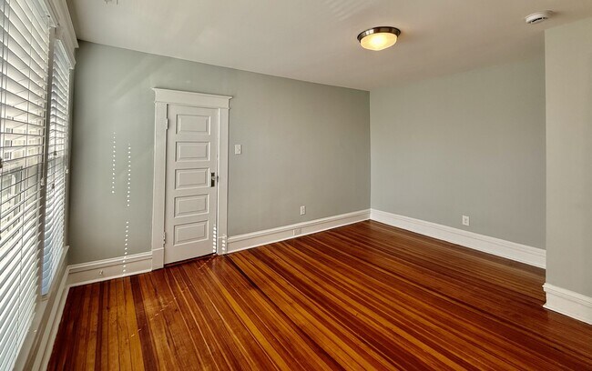 Building Photo - 107 W Geer St