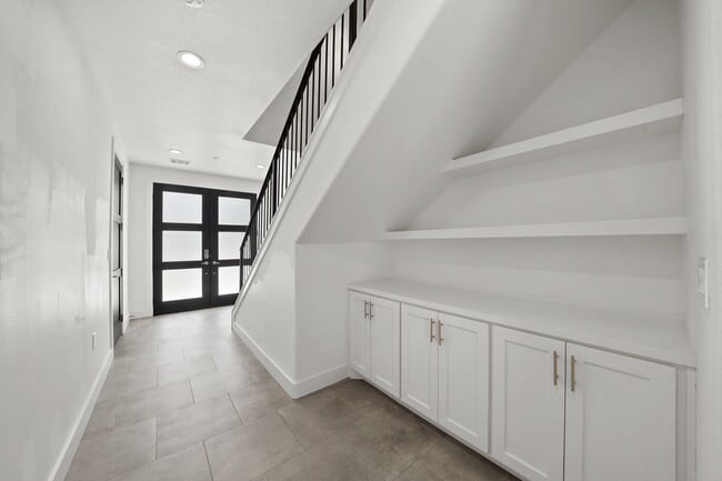 Building Photo - 5343 Larkin St