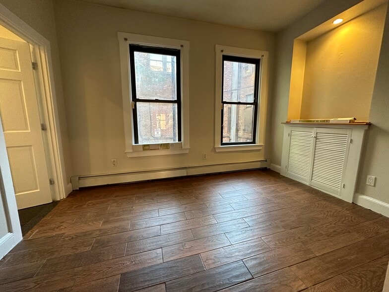 Building Photo - 15 St Germain St