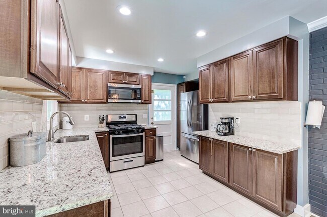 Building Photo - 7806 Jansen Dr