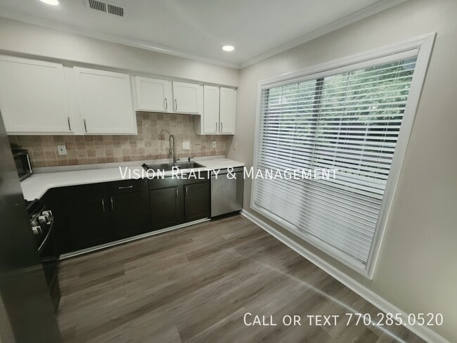 Building Photo - 5025 Brittany Dr