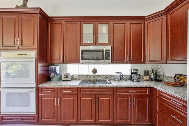 Building Photo - 19059 Skyridge Cir