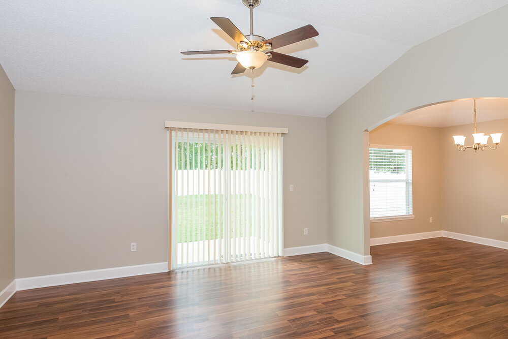Building Photo - 1824 Creekview Dr