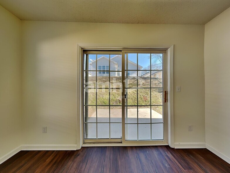 Building Photo - 137 Charlotte Ct