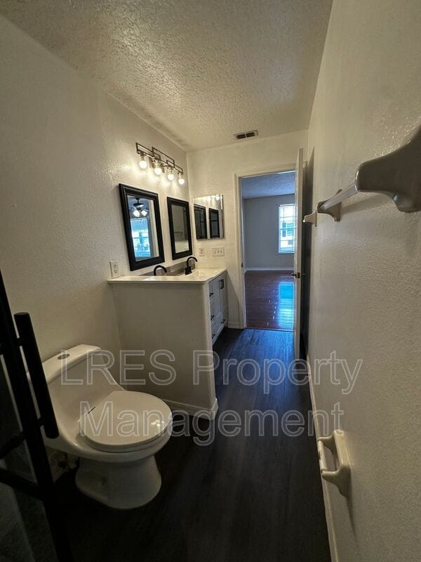 Building Photo - 2825 Cliffe Ct