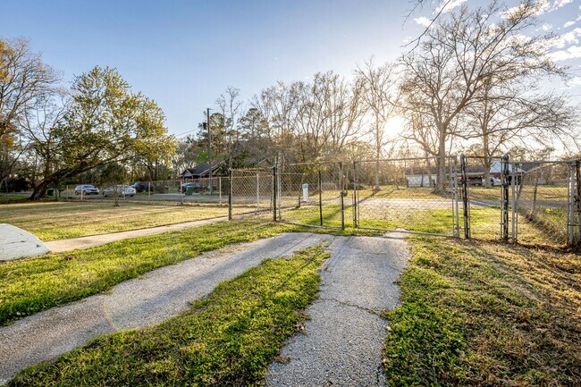 Building Photo - Fully remodeled home for rent!