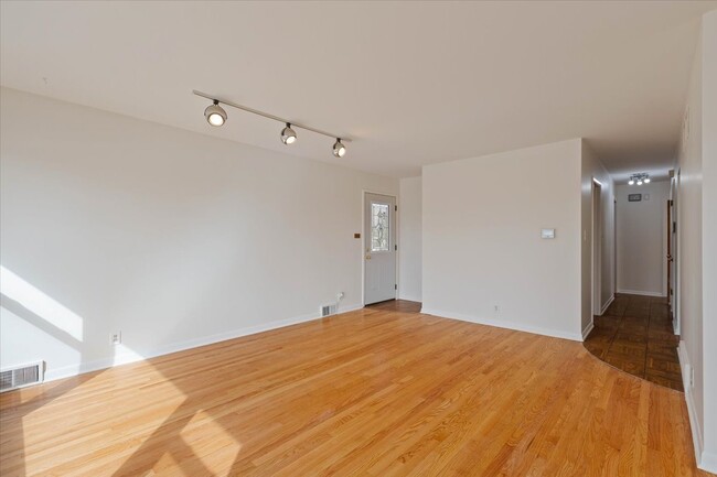Building Photo - 4538 Dempster St