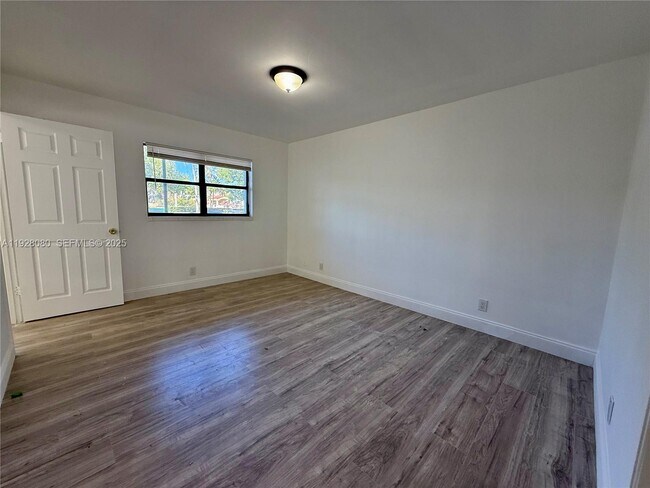 Building Photo - 4086 N Pine Island Rd