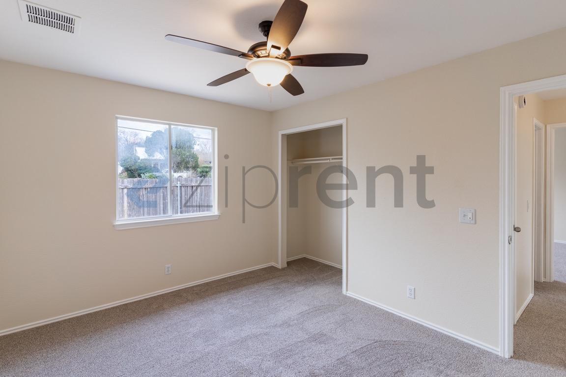 Building Photo - 412 Celery Loop