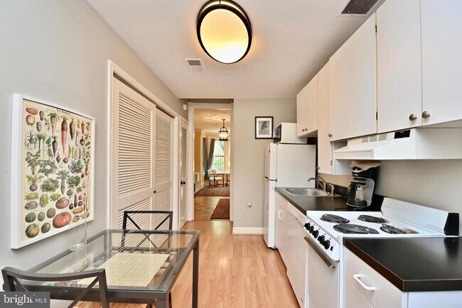 Building Photo - 639 Massachusetts Ave NE