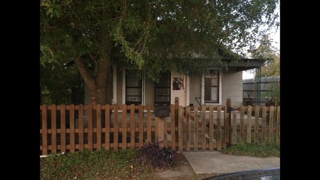 Building Photo - 111 White Oak St