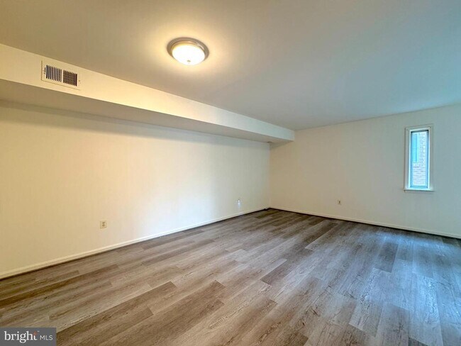 Building Photo - 4657 Logsdon Dr