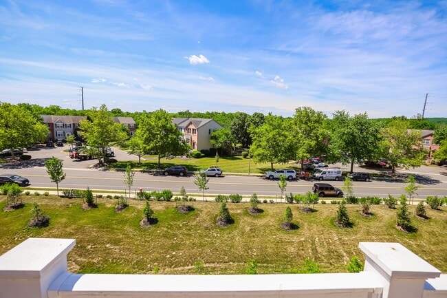 Building Photo - 625 Lipizzan Dr SW