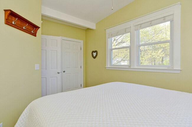 Building Photo - WINTER RENTAL: Two Beaches Cottage