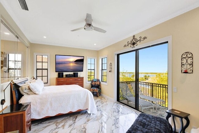 Building Photo - 301 del Sol Cir