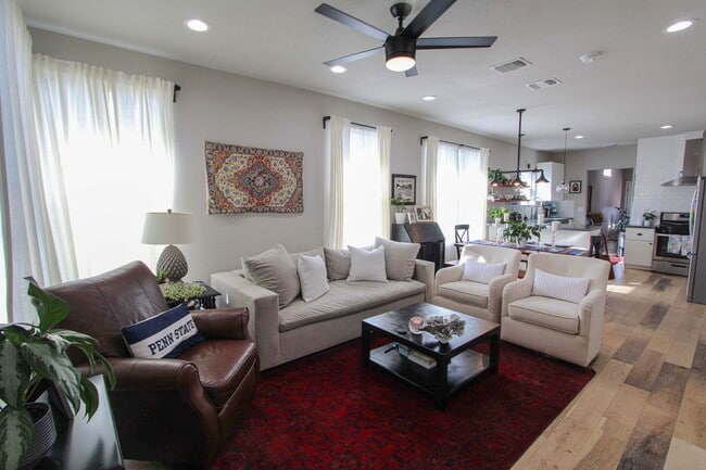 Building Photo - RENOVATED 3-BEDROOM HOME IN BEACON HILL